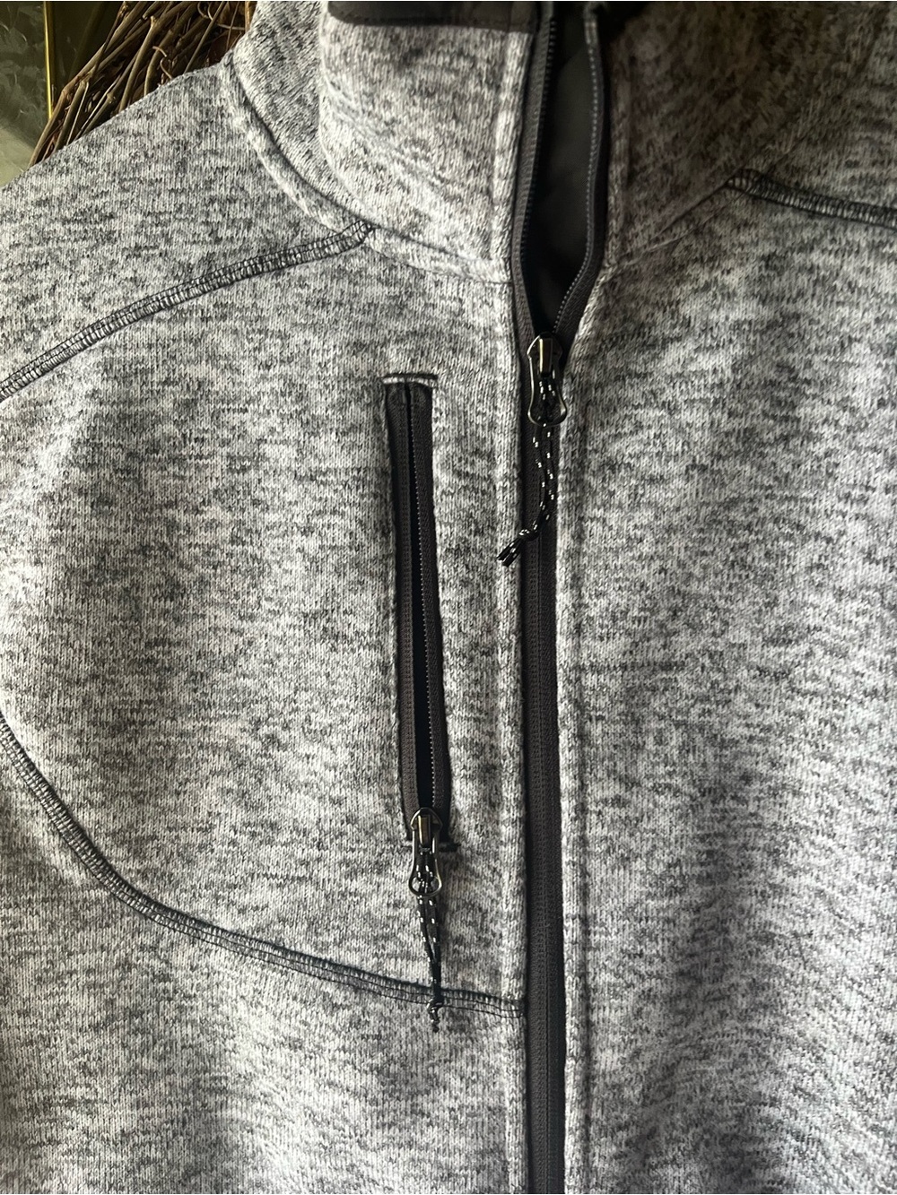 Men's black & white Full-Zip Fleece Vest - Lightweight Layering - Picture 2 of 5